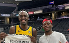 看NBA東決，瓊阿梅尼與西亞卡姆互換球衣