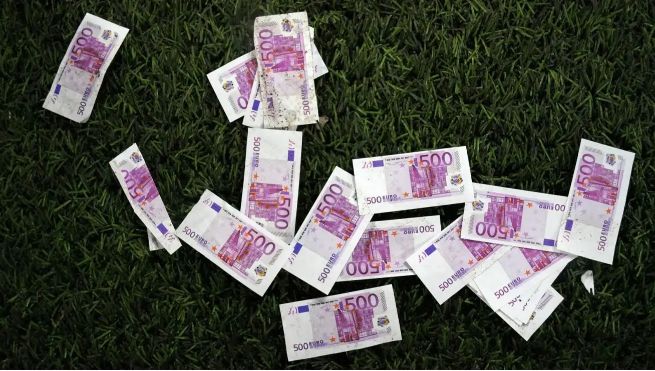 巴黎歐冠奪冠，金錢味濃，攬1.2億