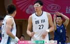 周琦23+14，孫銘徽11+15，四川大勝北京9分，廖三寧22分無(wú)力回天。