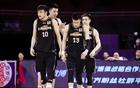 遼籃舊將業(yè)余賽沖突，怒視對方，多人勸解。