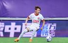 成都勝青島，韋世豪雙球晉級，雙方各一紅